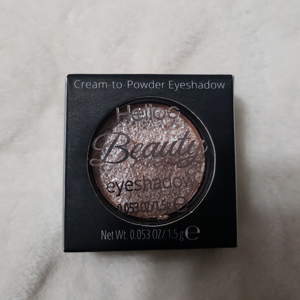 Cream to powder eyeshadow
